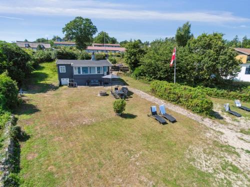 アリンエにあるHoliday Home Silke - 10m from the sea by Interhomeのビーチにある家の航空写真