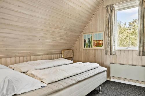 Ένα ή περισσότερα κρεβάτια σε δωμάτιο στο 40758-Ulfborg-Hagevej-201