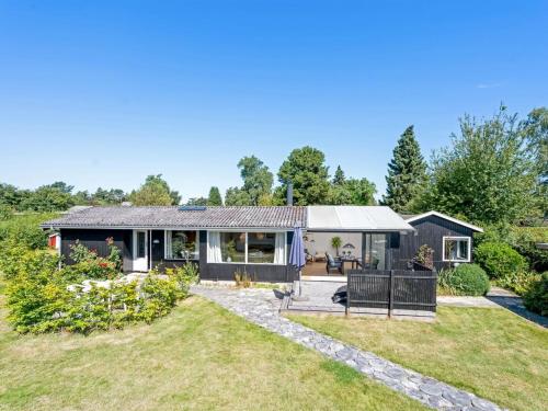 Zahrada ubytování Holiday Home Keke - 120m from the sea by Interhome