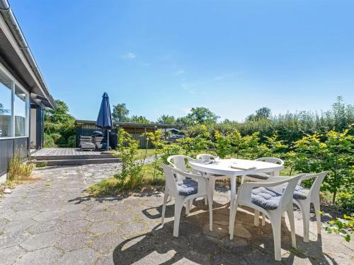 Zahrada ubytování Holiday Home Keke - 120m from the sea by Interhome