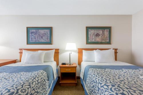 Номер в Days Inn by Wyndham Fort Myers Springs Resort