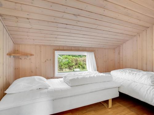 Ένα ή περισσότερα κρεβάτια σε δωμάτιο στο Holiday Home Vincent - 25m from the sea by Interhome
