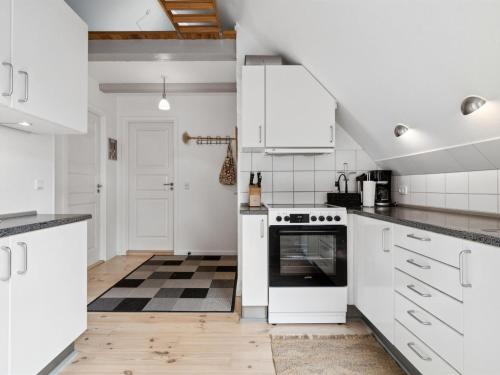 Dapur atau dapur kecil di Apartment Vivina - 200m from the sea by Interhome