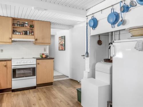 Η κουζίνα ή μικρή κουζίνα στο Holiday Home Jolin - 13km from the sea by Interhome