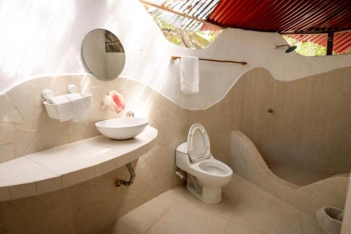 Genn Eco Hotelにあるバスルーム