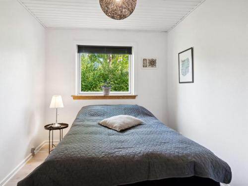 Ένα ή περισσότερα κρεβάτια σε δωμάτιο στο Holiday Home Hjalmine - 1-4km from the sea by Interhome