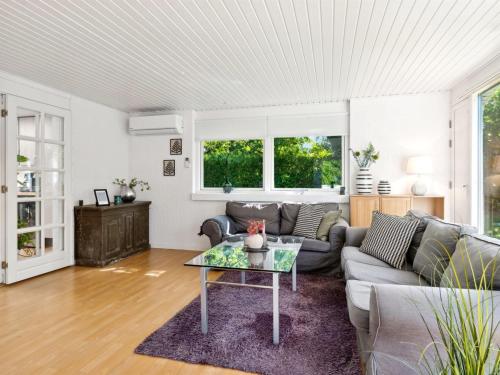 Χώρος καθιστικού στο Holiday Home Hjalmine - 1-4km from the sea by Interhome