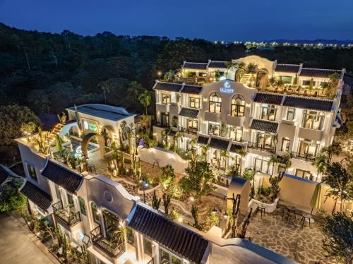 Бассейн в La Charm Ninh Binh Hotel & Spa или поблизости