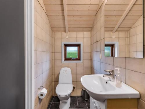 Bilik mandi di Holiday Home Sarah by Interhome