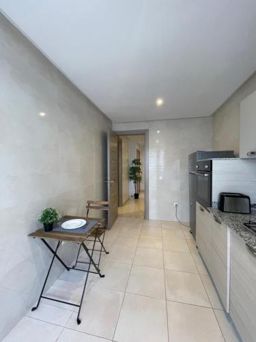 Appartement haut standing près de CHUにあるキッチンまたは簡易キッチン