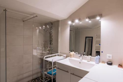 Stylish 1BD Loft Canal Saint-Martin!
