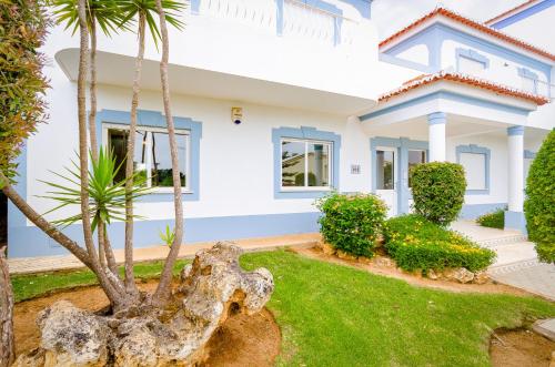 Ground floor 2 Bed Apt with private Garden on Oasis Parque AT38