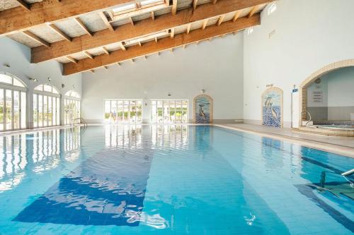 Ground floor 2 Bed Apt with private Garden on Oasis Parque AT38