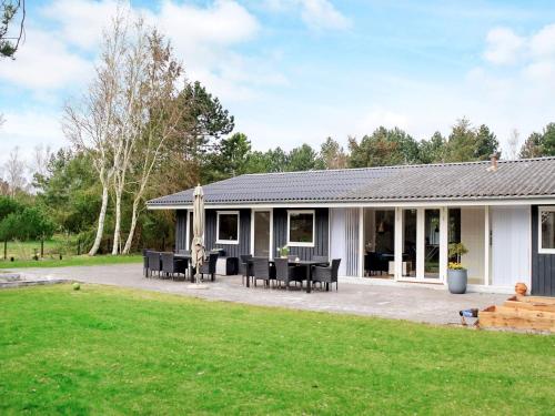 a house with a patio with tables and chairs at Family Haven in Kramnitze - By Traum Ferienwohnungen in Kramnitse