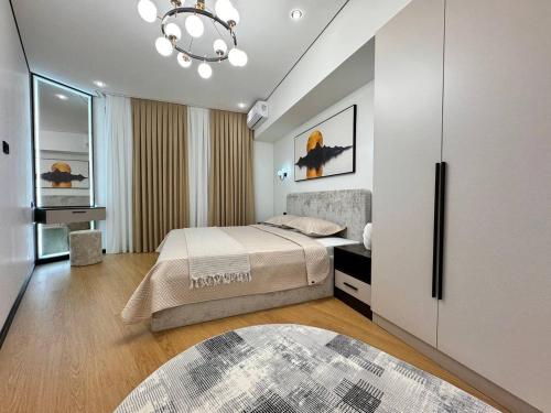 Giường trong phòng chung tại Raya Luxury Apartment Nizami street