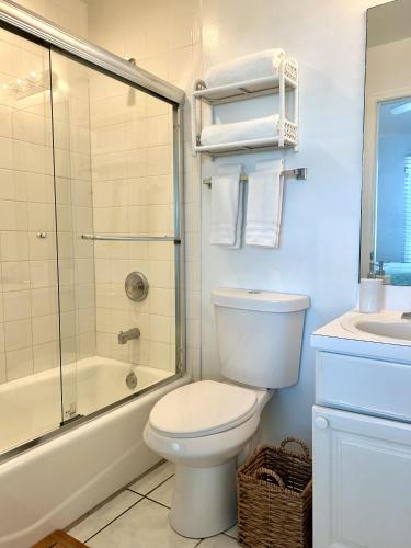 Un baño de Seas the Keys Getaway