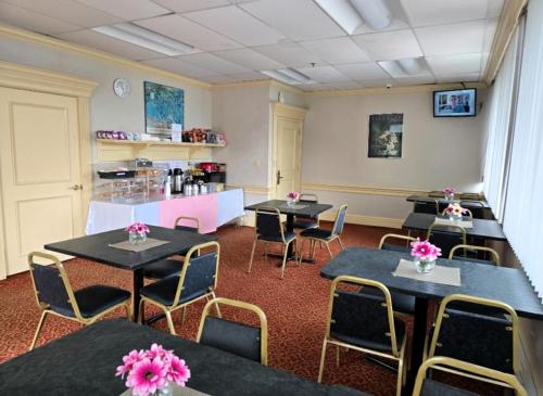 a room with tables and chairs and a counter at Amsterdam Hotel in Stamford