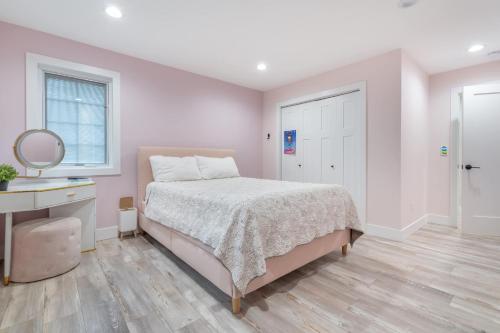 a bedroom with a bed and a desk and a mirror at Luxury 6BR House with Pool & Outdoor BBQ in Plainview