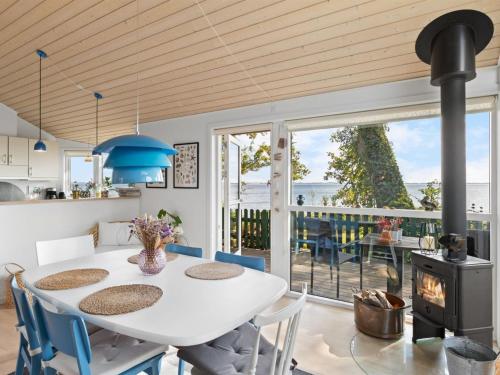 Μπαλκόνι ή βεράντα στο Holiday Home Harthwik - 10m from the sea by Interhome
