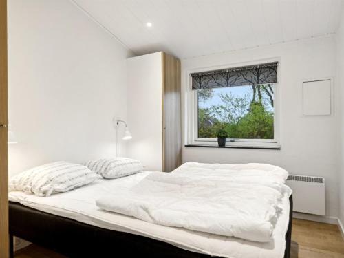 Ένα ή περισσότερα κρεβάτια σε δωμάτιο στο Holiday Home Gren - 580m from the sea by Interhome