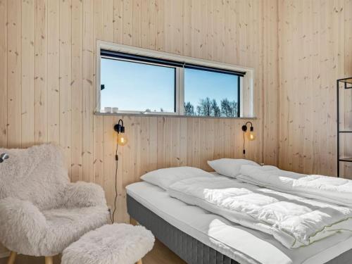Katil atau katil-katil dalam bilik di Holiday Home Ilze - from the sea by Interhome