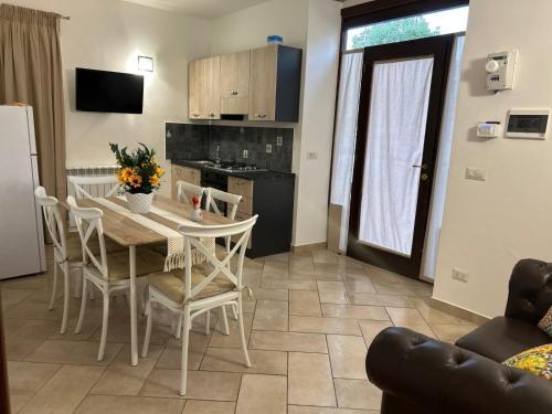 a kitchen and dining room with a table and chairs at Dolce Dimora in Milazzo