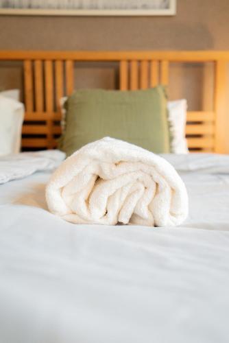 Ένα ή περισσότερα κρεβάτια σε δωμάτιο στο Large City-Centre Apartment