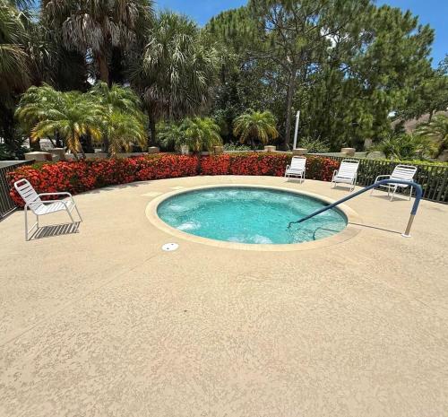 Πισίνα στο ή κοντά στο Beautiful condo at Castle Pines