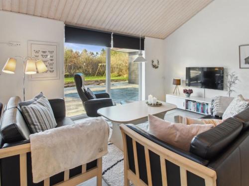 Ruang duduk di Holiday Home Solvejg - 30km from the sea by Interhome