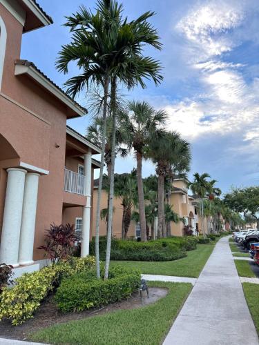 Κήπος έξω από το Beautiful condo at Castle Pines