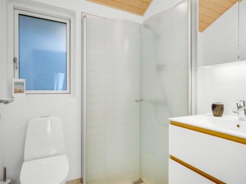 Un baño de Holiday Home Nico - 70m to the inlet by Interhome