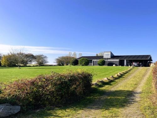 a house on a green field with a hedge at Holiday Home Erlinda - 600m from the sea by Interhome in Humble
