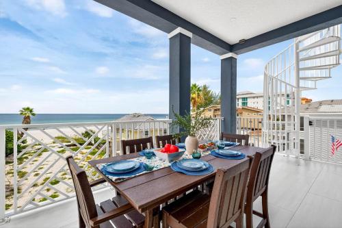 a table on a balcony with a view of the ocean at Blue Pearl in Coffeyville