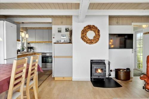 Una cocina o cocineta en 20145-Ulfborg-Knakvej-16