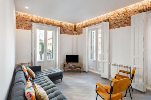 Centrally located bright -4Bedrooms 3Baths- Sol