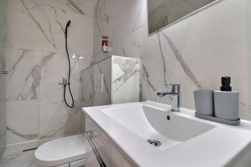 Ένα μπάνιο στο P&R - 2 room comfort, Plainpalais
