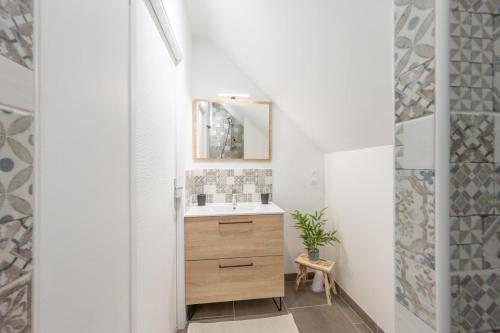 a bathroom with a sink and a mirror at La grange in Sacy-le-Petit