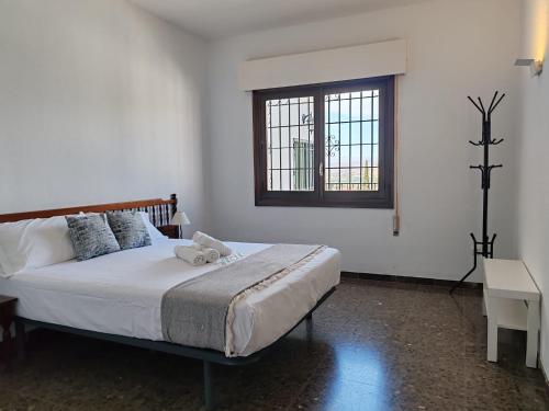 En eller flere senge i et værelse på Villa Montilla