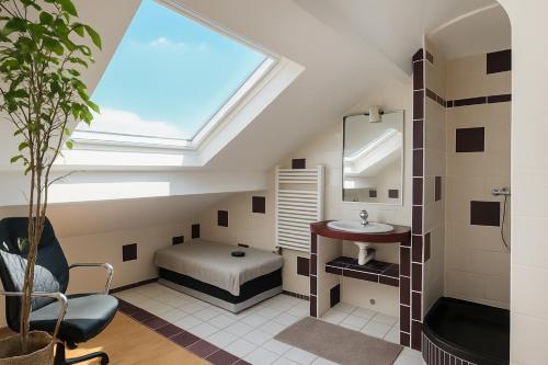a bathroom with a sink and a window at Villa familiale piscine proche de Paris in Antony