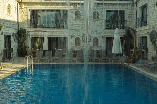 Bazén v ubytování Five Diamonds Hotels nebo v jeho okolí