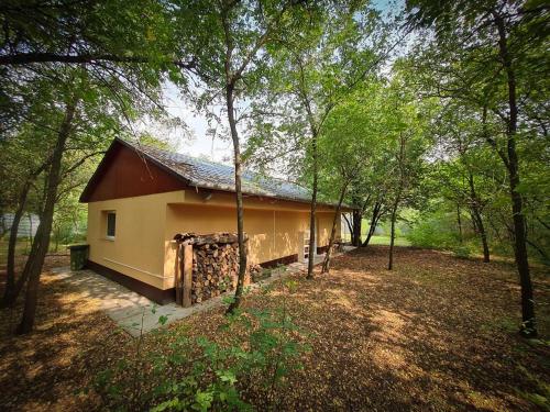 a small house in the middle of a forest at Varázslakos Tanya in Soltvadkert