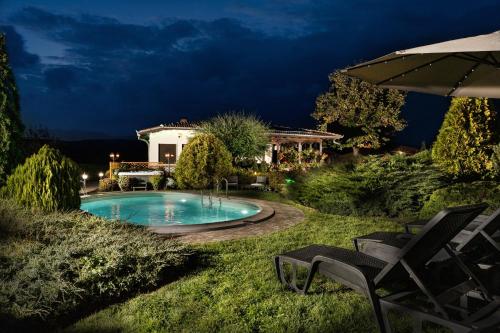 Висок клас къща за гости Кътче от Рая с басейн, джакузи и спа