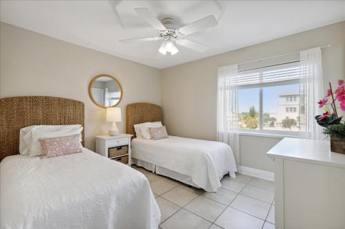 a bedroom with two beds and a ceiling fan at Michelina 406 in Cape Canaveral