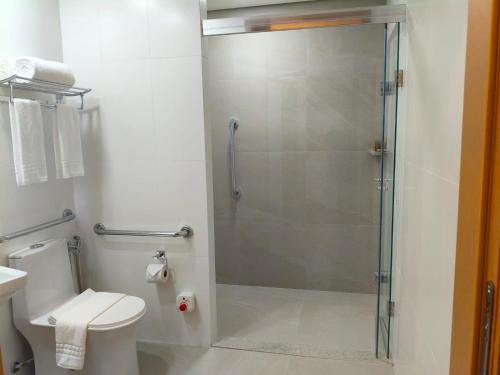 Hotel 28 Embu das Artesにあるバスルーム