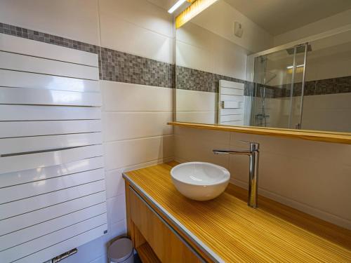 Ένα μπάνιο στο Confort moderne 2 chambres + coin montagne, 6 pers, proche pistes - FR-1-352-61