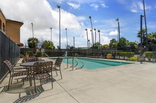 Kolam renang di atau dekat dengan Best Western Plus Pleasanton Inn