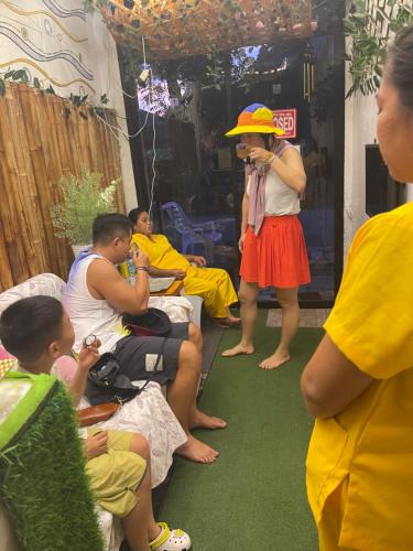 a group of people sitting in a room at Massaji&SPA-Massage Spa in Oslob