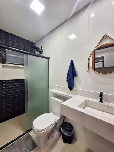 Et badeværelse på Studio 13 - 2K Atalaia Apenas 150m da Orla