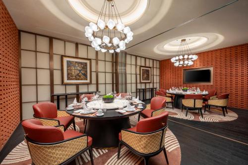 a dining room with a table and chairs at Crowne Plaza Beijing Tongzhou in Beijing