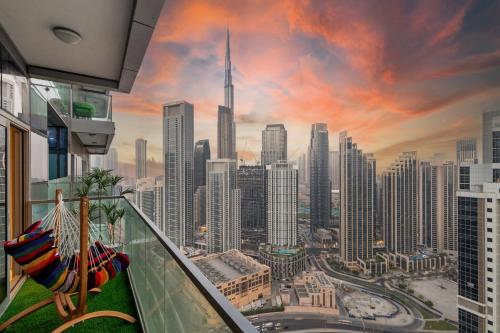 Gogoto4 - 2BR High Floor Burj View Infinity Pool PS5 NYE Fireworks View